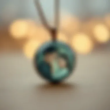 Two-sided picture pendant with sentimental imagery